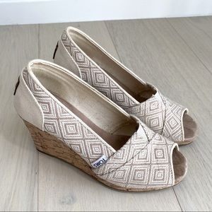 TOMS Open Toe Wedge Heel Sandal - Size 5.5